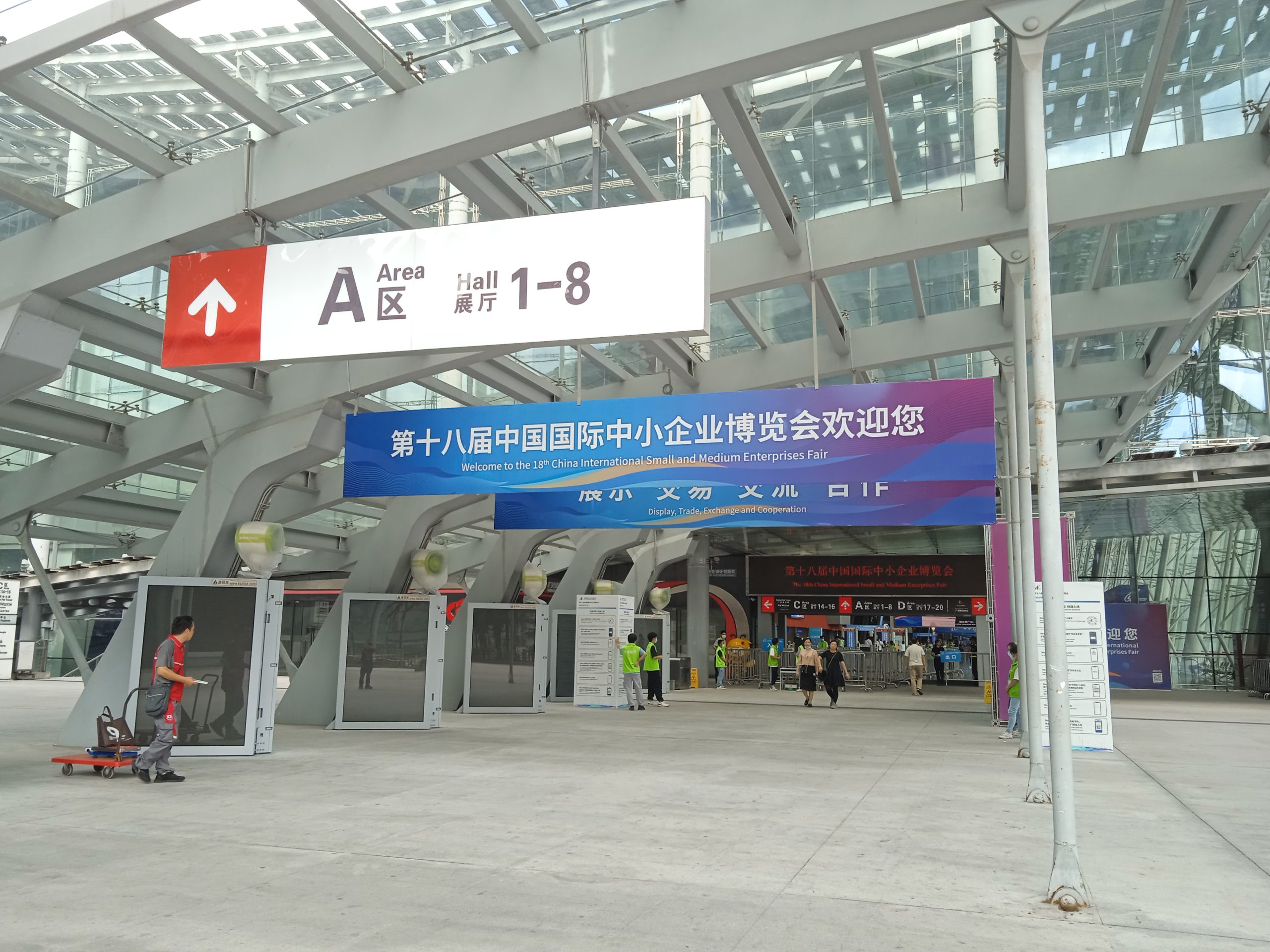 Комплекс Canton Fair в Гуанчжоу — иллюстративная фотография выставочной площадки